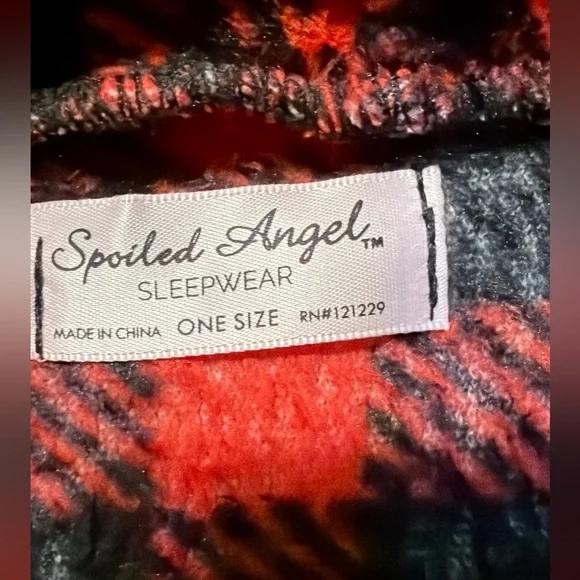 Buffalo Plaid Red and Black Robe - Picture 3 of 4